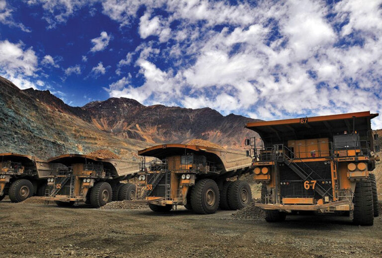 Operación Segura de Camión de Extracción Komatsu 930E-4